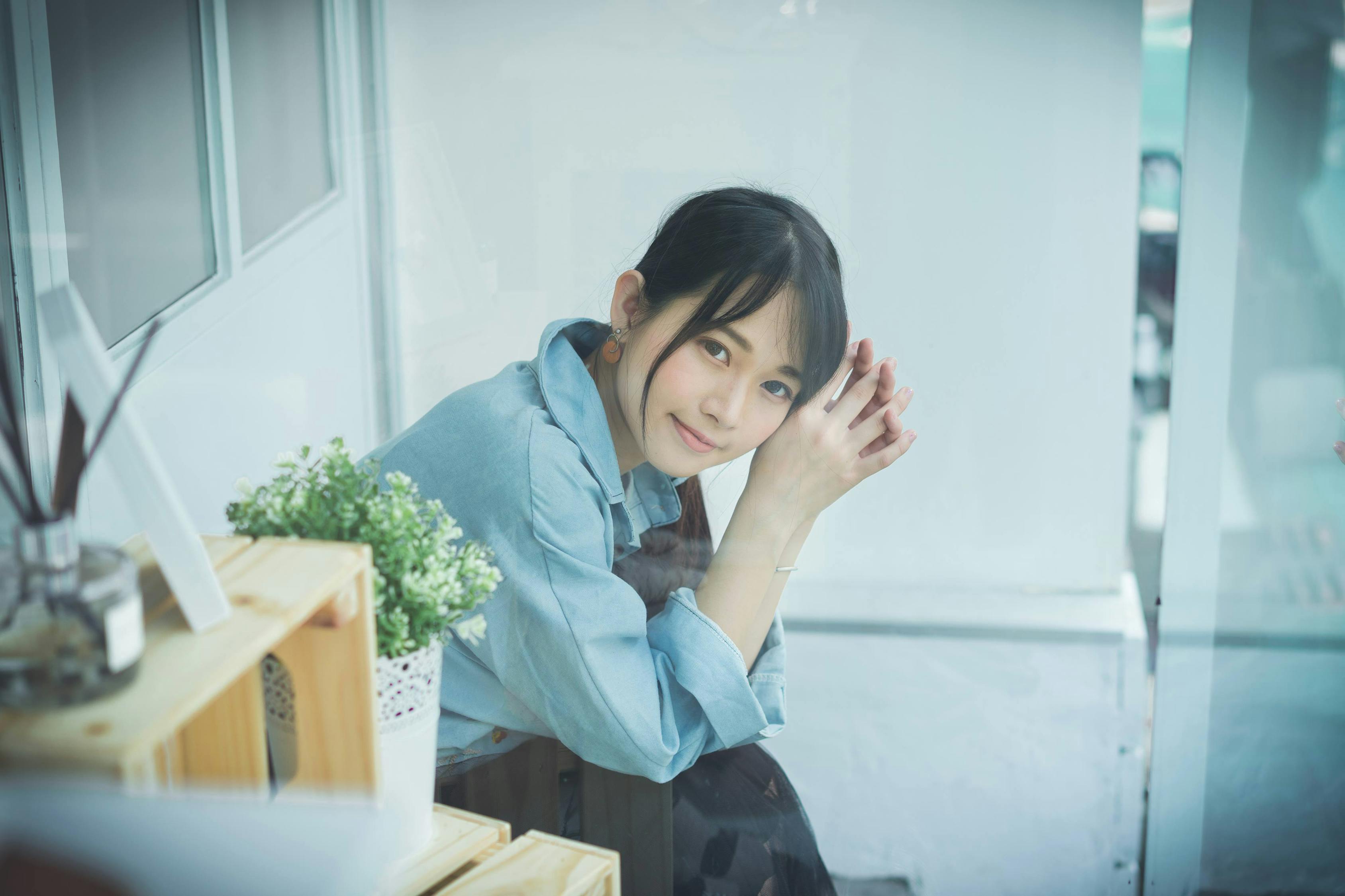 男子转发女友出轨证据被拘，法律与道德的交织纷争