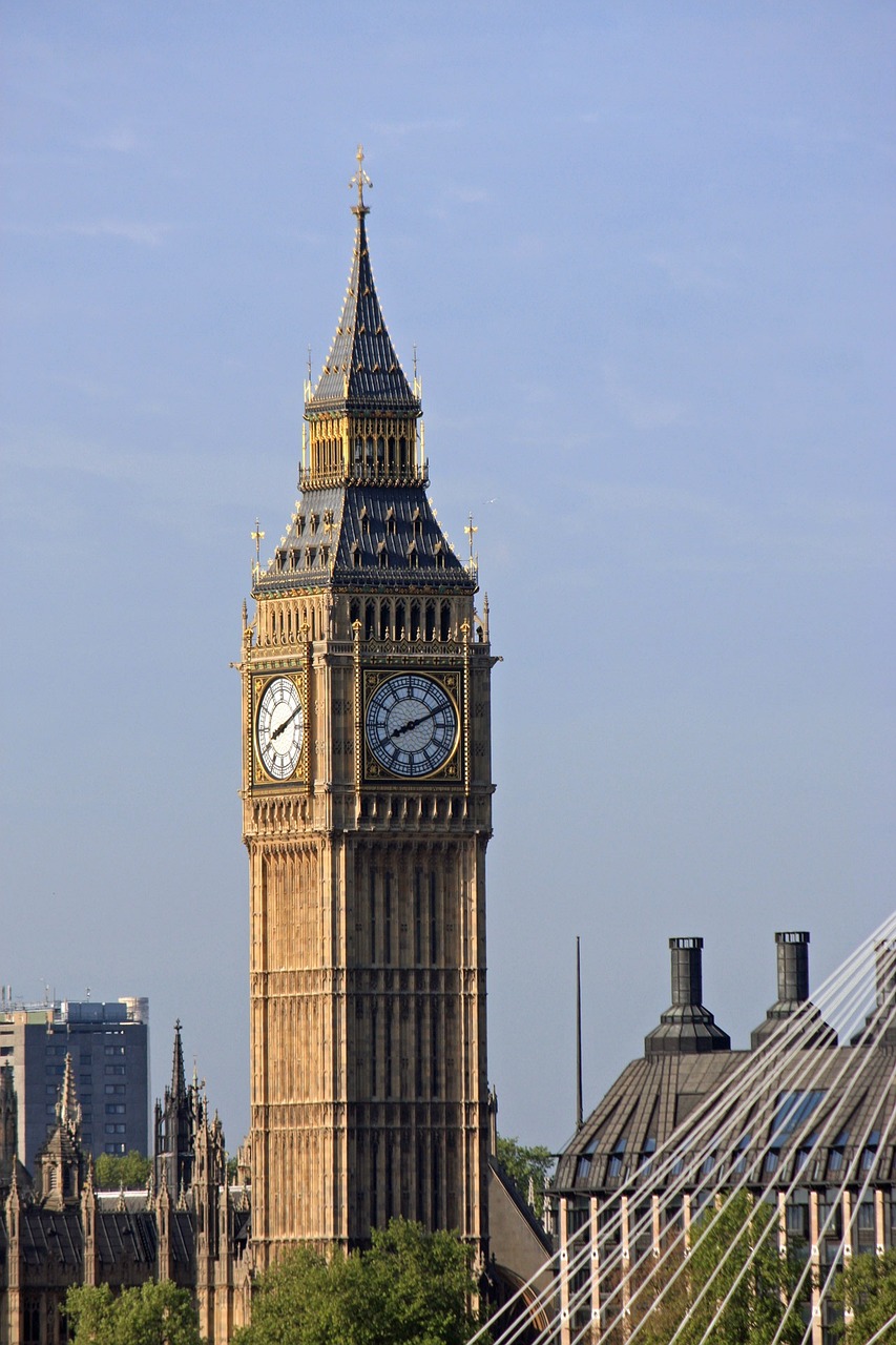 英国脱欧谈判进展与挑战并存，最新消息解析
